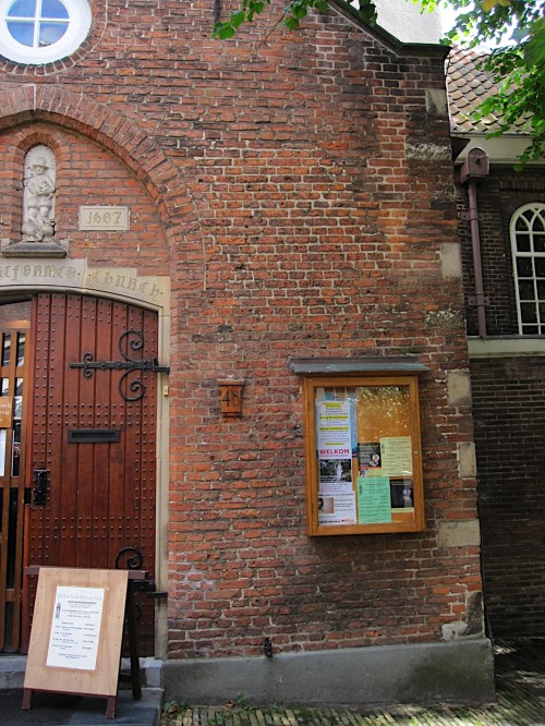 A photo by @bleaning of a church in Amsterdam 